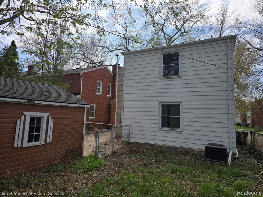 1762 Bournemouth Road Grosse Pointe, MI 48236 - Photo 19 of 21