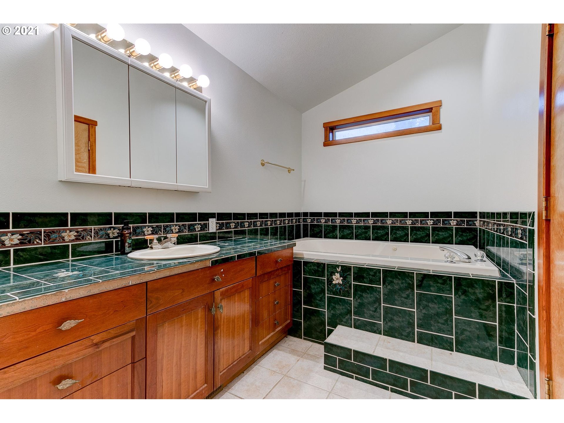 5387 Columbia Heights Road Longview, WA 98632 - Photo 17 of 28 Gallery Image 17
