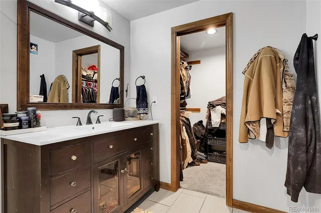 a en suite bathroom with a double vanity sink