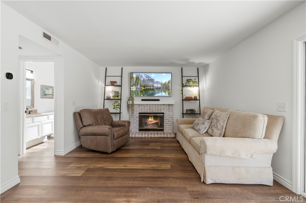 28235 Royal Road Castaic, CA 91384 - Photo 13 of 37 living room