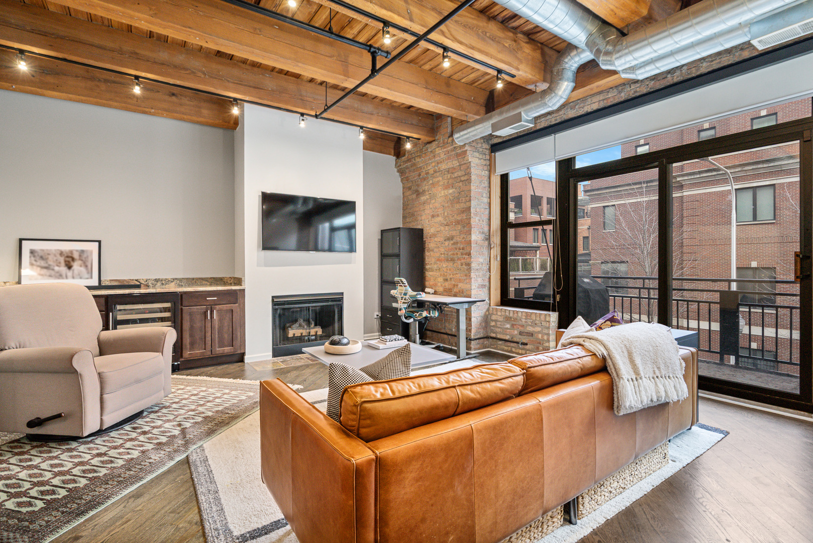 520 West Huron Street, Unit 211 Chicago, IL 60654 - Photo 3 of 26