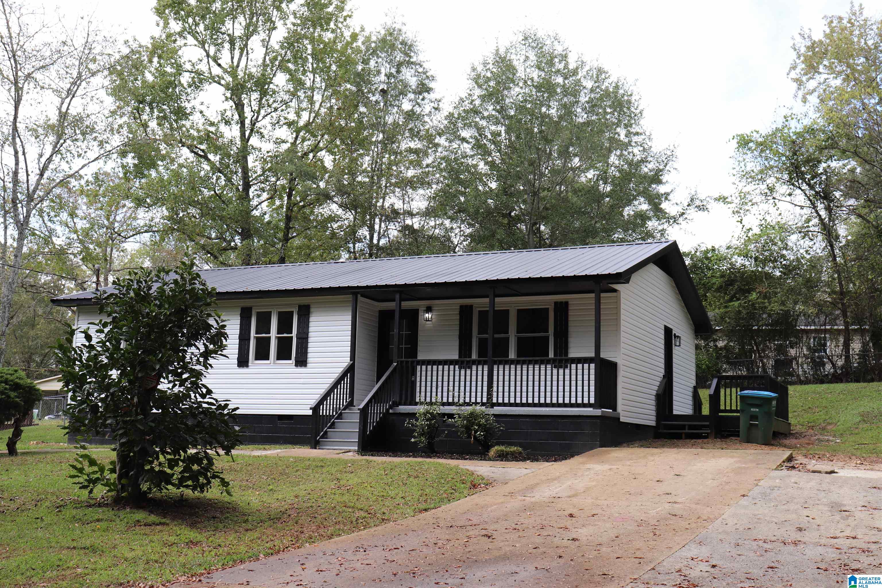 402 Adams Avenue West Oneonta, AL 35121 - Photo 1 of 24