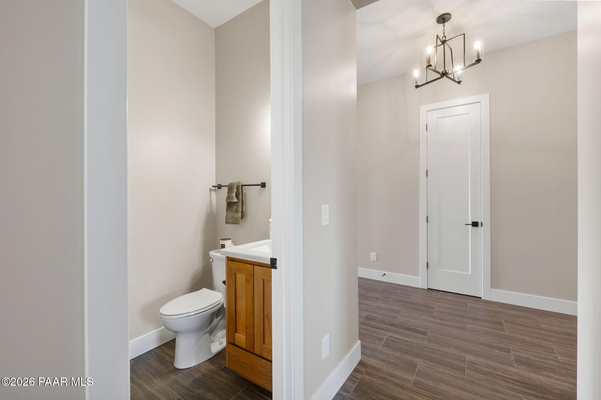 9529 North Bridle Ridge Road Prescott, AZ 86305 - Photo 35 of 43 34-Hallway