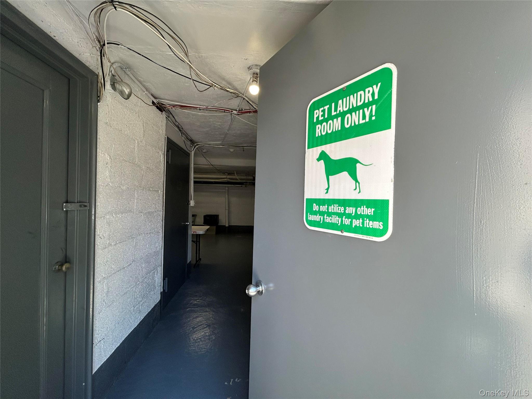 7 Terrace, Unit 3H Great Neck, NY 11021 - Photo 30 of 37 a view of a hallway