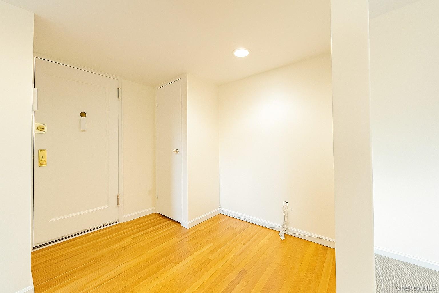 7 Terrace, Unit 3H Great Neck, NY 11021 - Photo 8 of 37 a view of an empty room