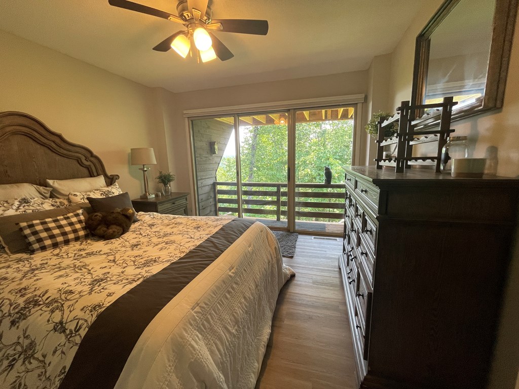 500 B-5 Marina Road Murphy, NC 28906 - Photo 10 of 96 DOWNSTAIRS BEDROOM