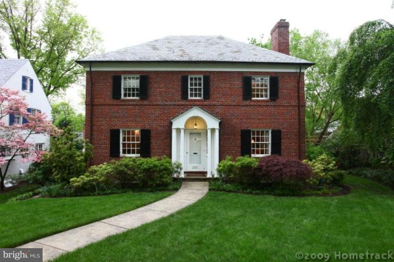213 Tunbridge Road Baltimore, MD 21212 - Photo 1 of 24 a front view of a house with garden