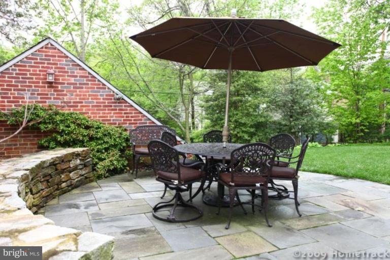 213 Tunbridge Road Baltimore, MD 21212 - Photo 15 of 24 a view of an outdoor sitting area with furniture and backyard