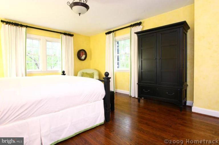 213 Tunbridge Road Baltimore, MD 21212 - Photo 9 of 24 a spacious bedroom with a bed and wooden floor