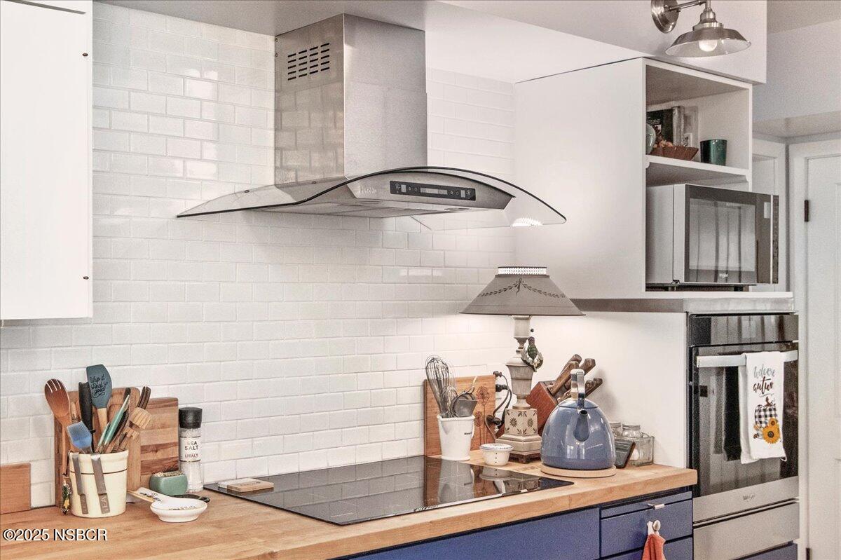 335 South F Street Lompoc, CA 93436 - Photo 17 of 44 a room with gym equipment