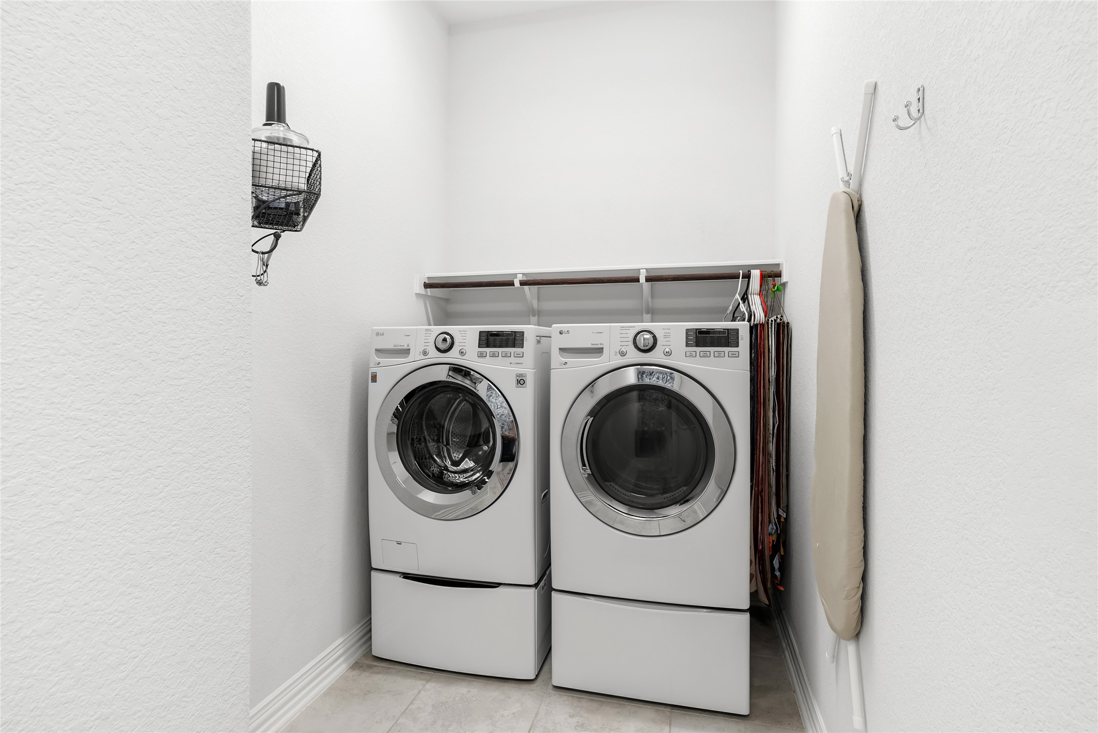 19901 Isle Of Glass Street Pflugerville, TX 78660 - Photo 13 of 40 a utility room with dryer and washer