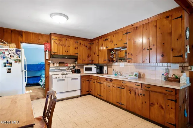 $1,499,900 | 81 Hanneford Road, Queensbury, NY 12804