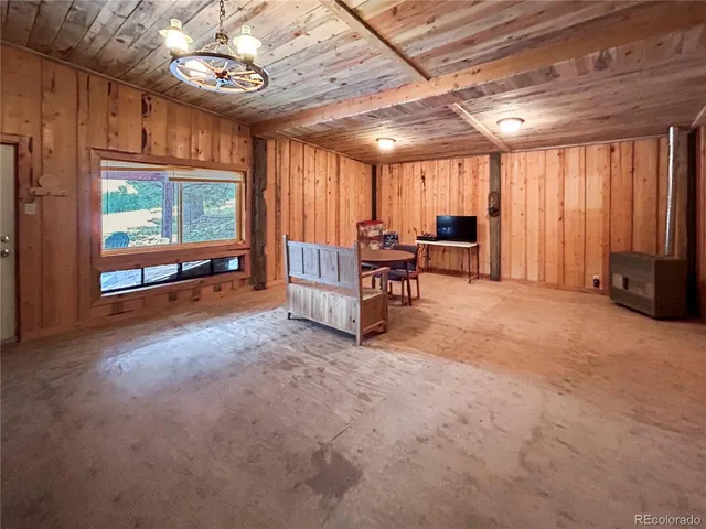 a view of a livingroom with furniture and a projector