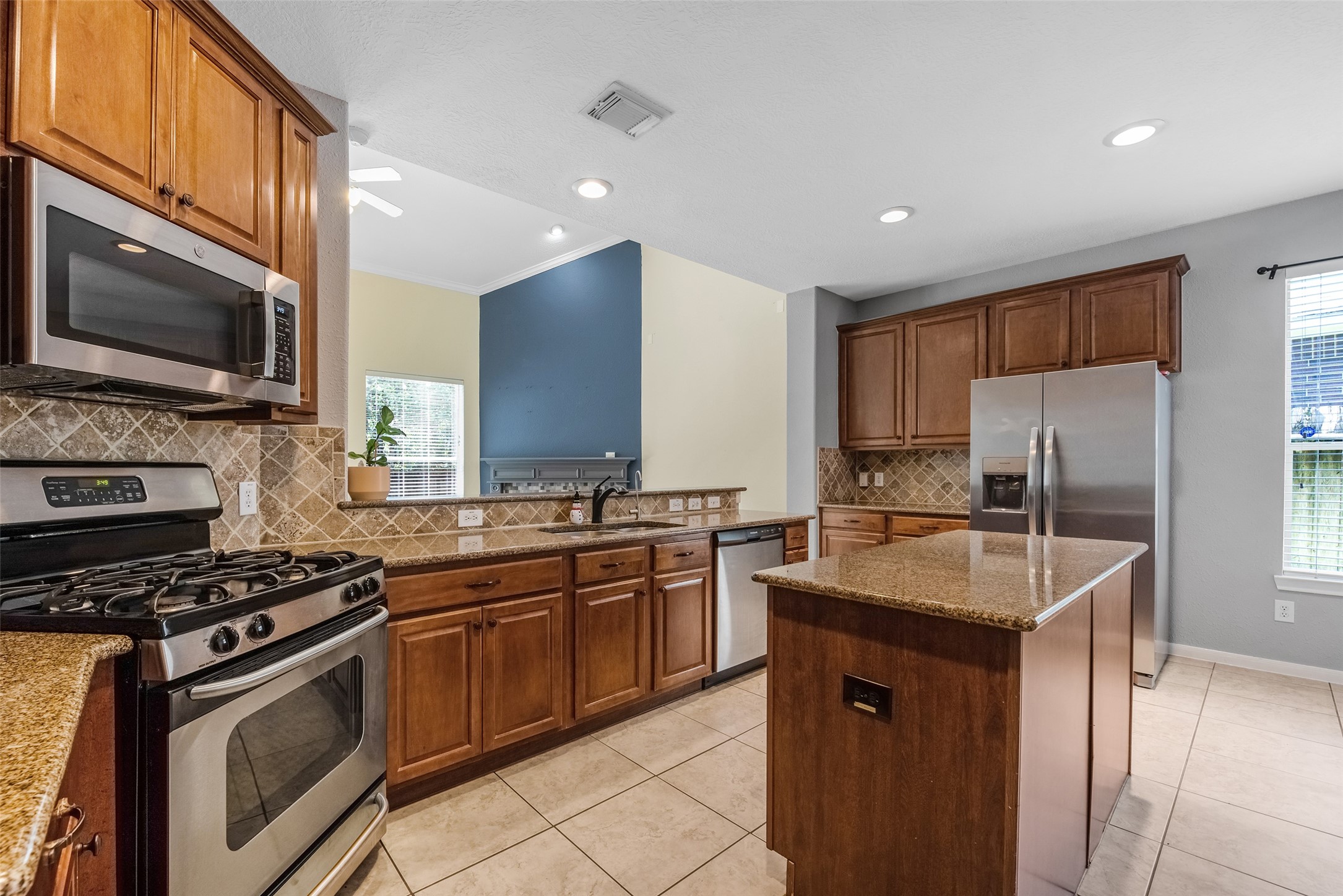 7 Ebony Oaks Place Spring, TX 77382 - Photo 17 of 37