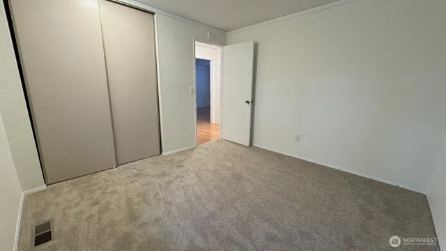 $3,295 | 16930 North Road, Bothell, WA 98012