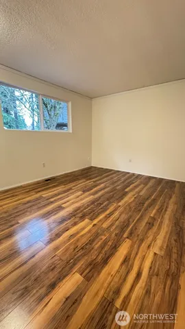 $3,295 | 16930 North Road, Bothell, WA 98012