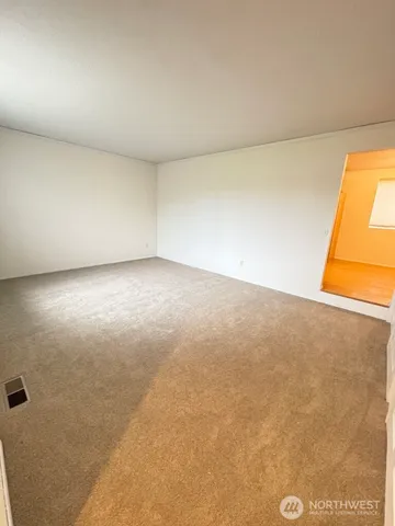 $3,295 | 16930 North Road, Bothell, WA 98012