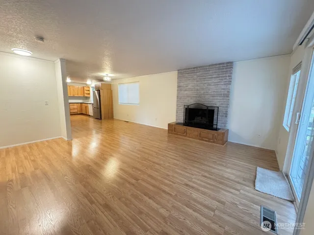 $3,295 | 16930 North Road, Bothell, WA 98012