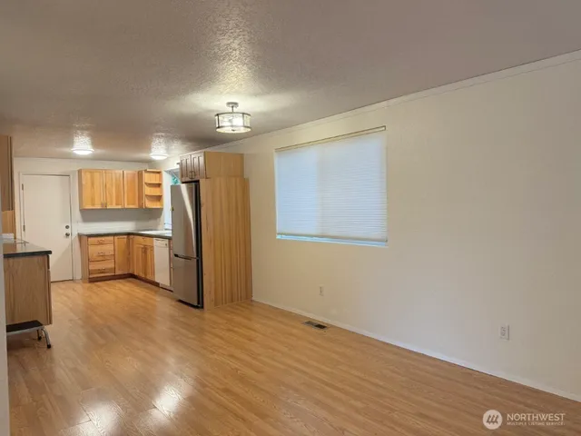 $3,295 | 16930 North Road, Bothell, WA 98012