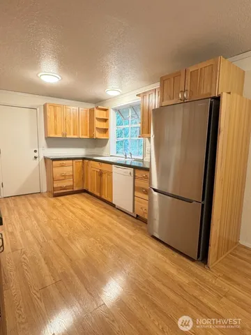 $3,295 | 16930 North Road, Bothell, WA 98012