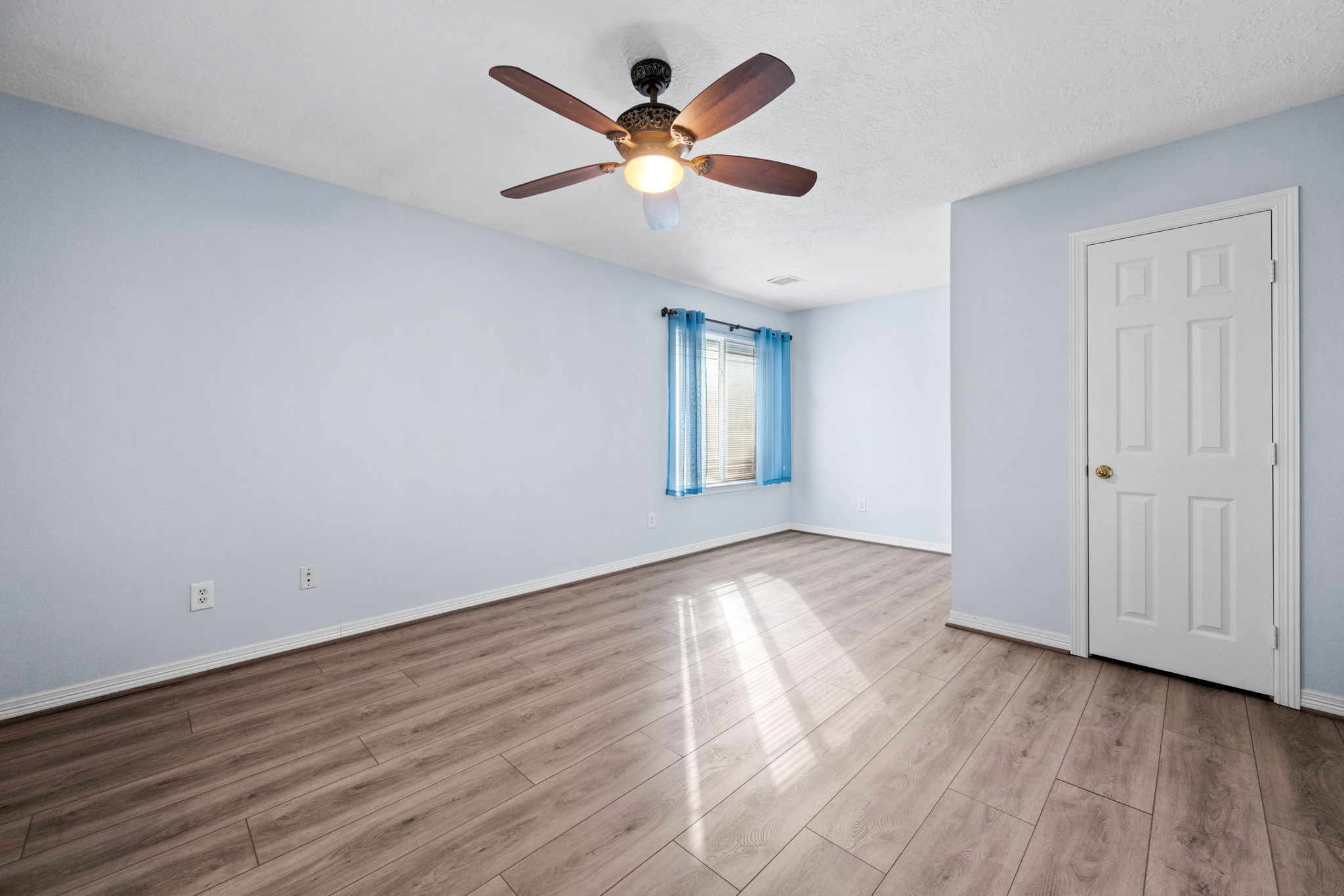 21893 Pinewilde Court Porter, TX 77365 - Photo 14 of 25 an empty room with wooden floor and ceiling fan