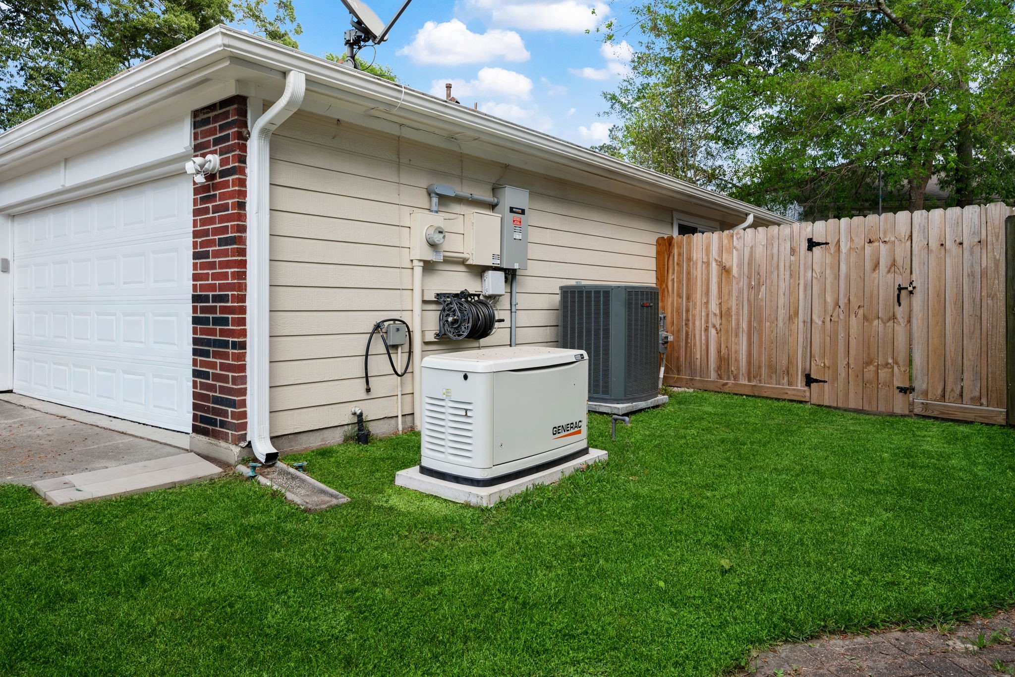 21893 Pinewilde Court Porter, TX 77365 - Photo 3 of 25 a view of a back yard of the house