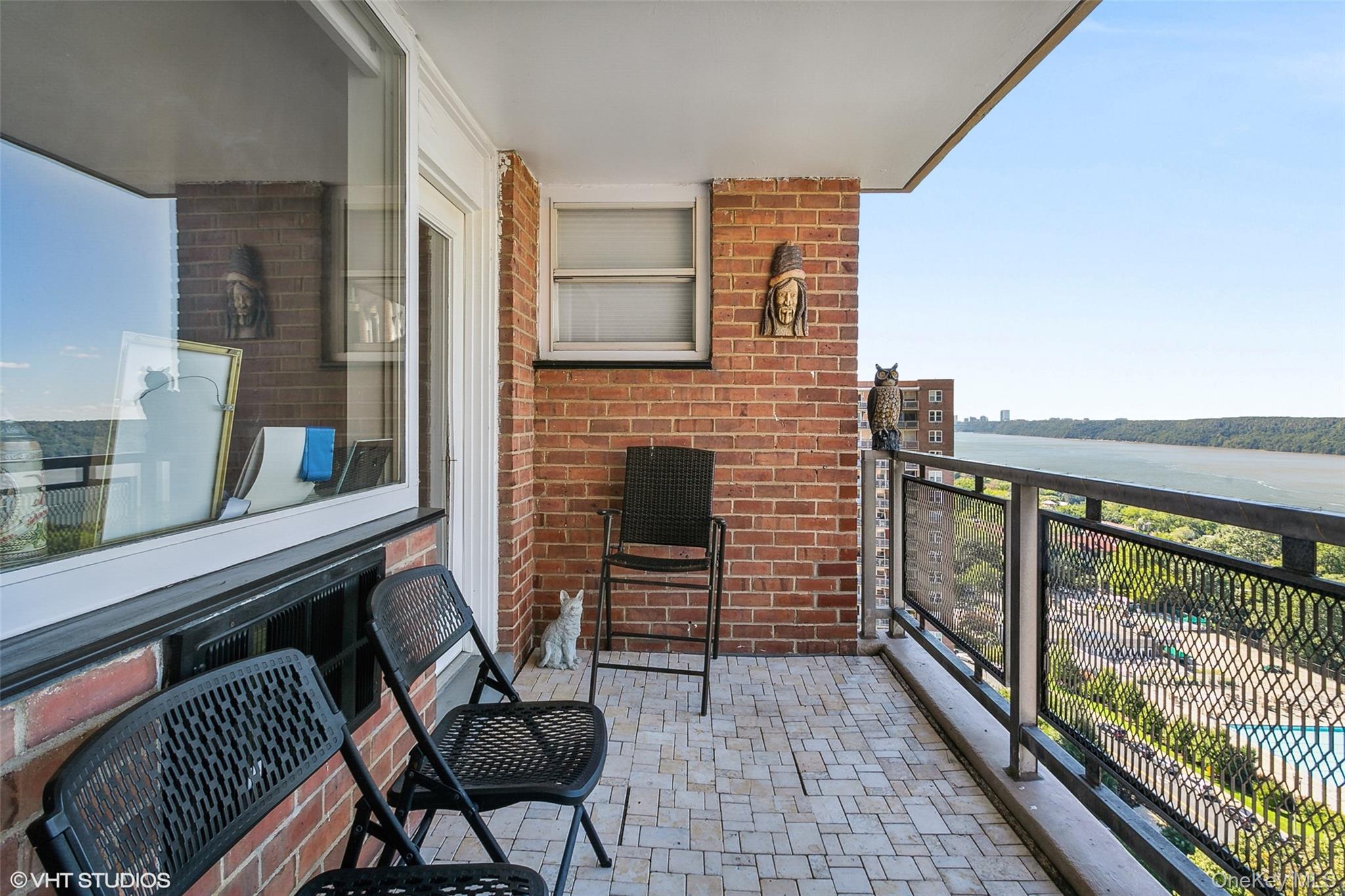 5800 Arlington Avenue, Unit 19L Bronx, NY 10471 - Photo 3 of 19 a balcony with a table and chairs