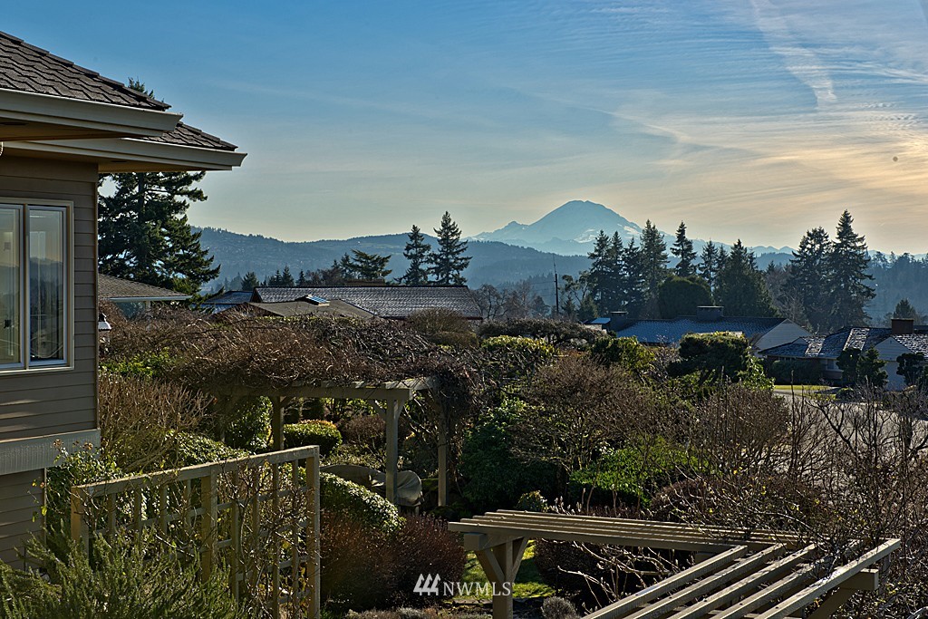 9500 Hilltop Road Bellevue, WA 98004 - Photo 1 of 15 Gallery Image 1