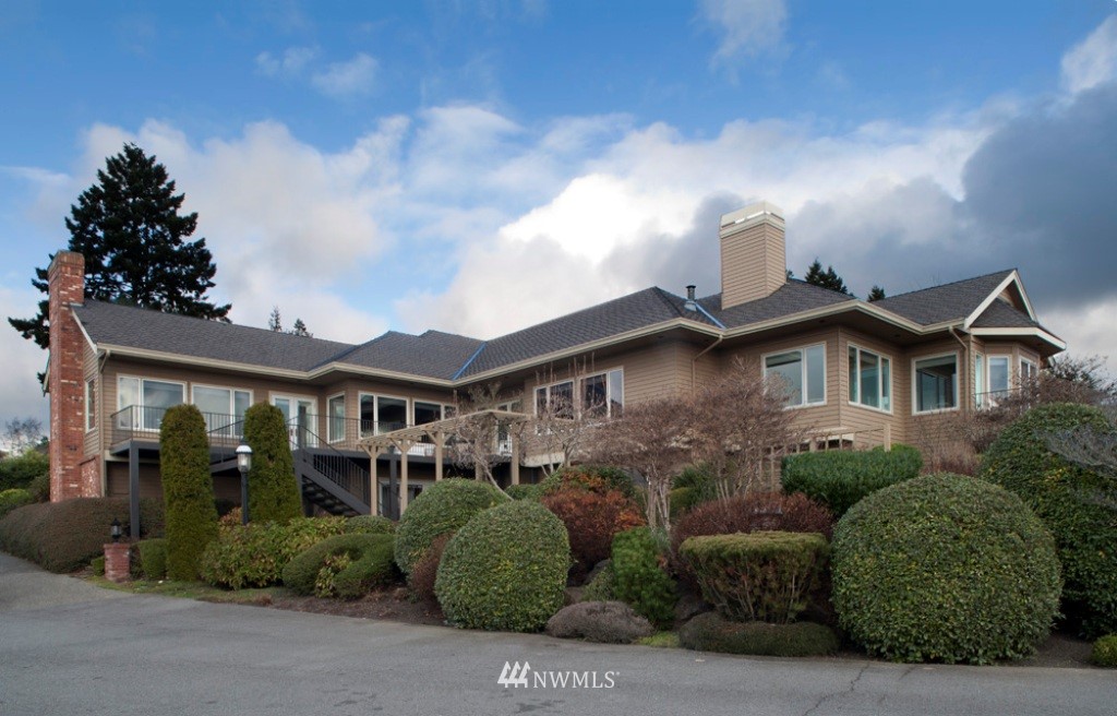 9500 Hilltop Road Bellevue, WA 98004 - Photo 2 of 15 Gallery Image 2