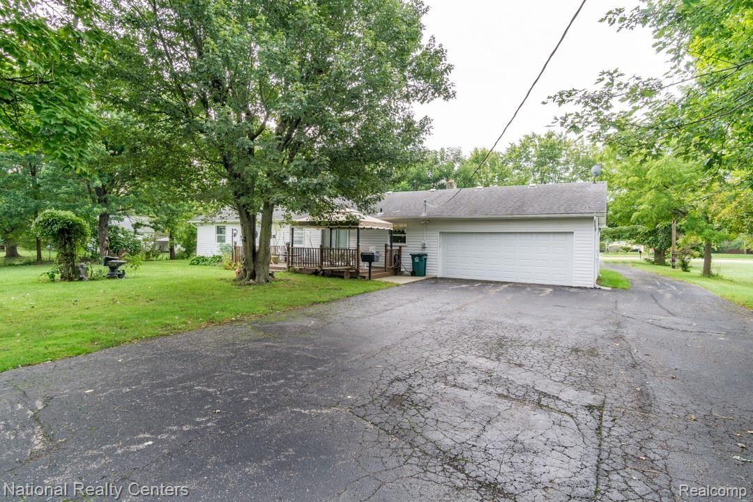 1615 East Wattles Road Troy, MI 48085 - Photo 24 of 25 Lots of room for parking