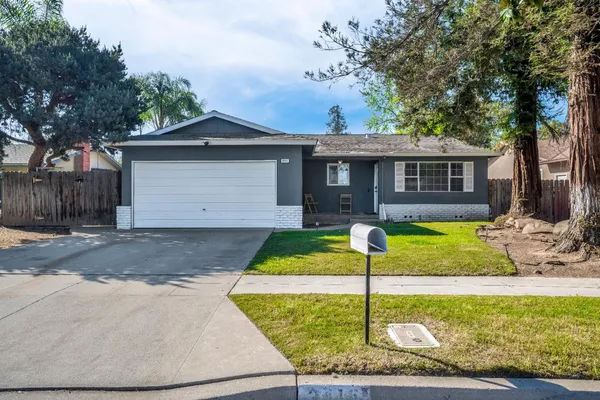 $370,000 | 3415 West Oswego Avenue, Fresno, CA 93711