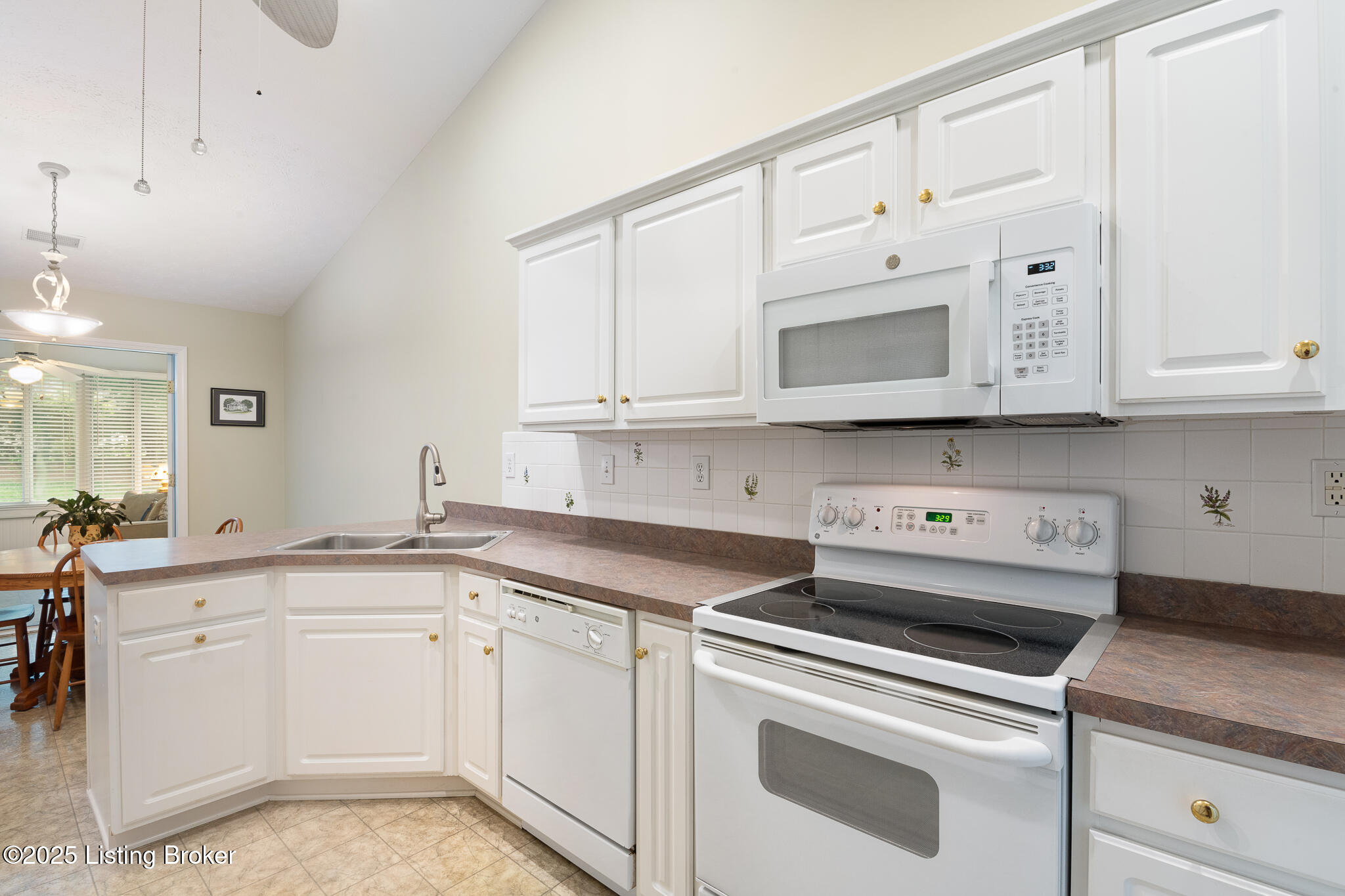 4112 Durham Ridge Road Louisville, KY 40299 - Photo 14 of 40 4112 Durham Ridge-19