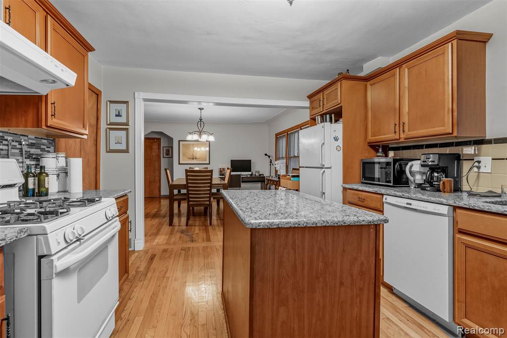 2735 East Maple Road Troy, MI 48083 - Photo 12 of 57