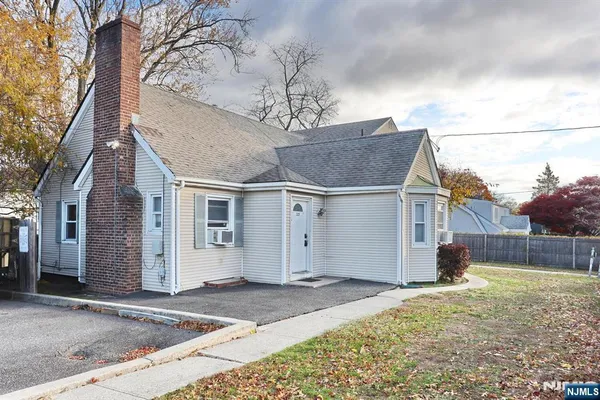 $775,000 | 325 New Bridge Road, Bergenfield, NJ 07621