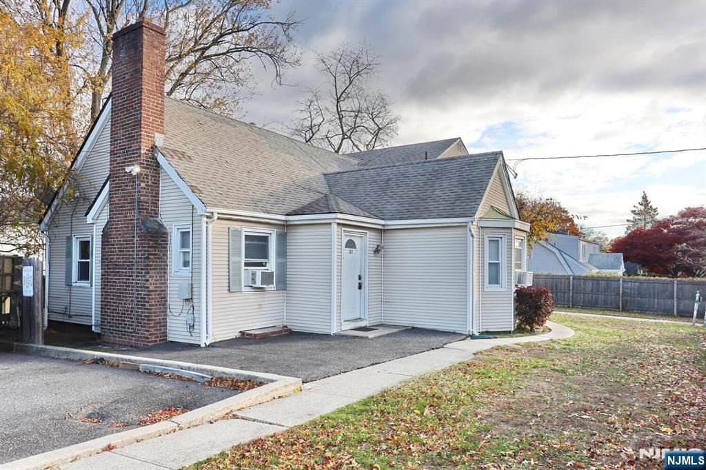 325 New Bridge Road Bergenfield, NJ 07621 - Photo 1 of 50