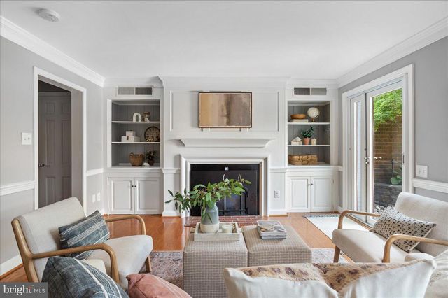 $1,480,000 | 123 Cameron Mews, Alexandria, VA 22314