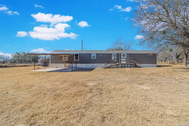 $264,900 | 18065 County Road 163, Elmendorf, TX 78112