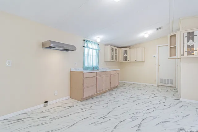 $264,900 | 18065 County Road 163, Elmendorf, TX 78112