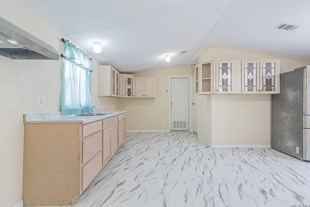 $264,900 | 18065 County Road 163, Elmendorf, TX 78112