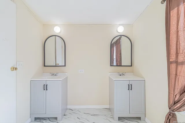 $264,900 | 18065 County Road 163, Elmendorf, TX 78112