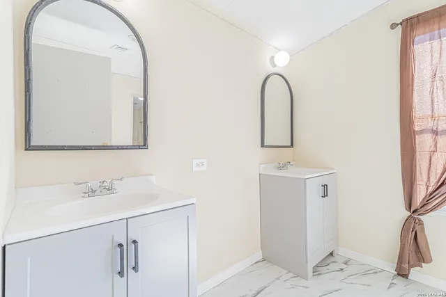 $264,900 | 18065 County Road 163, Elmendorf, TX 78112