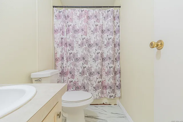 $264,900 | 18065 County Road 163, Elmendorf, TX 78112