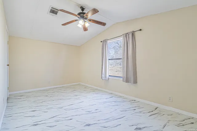 $264,900 | 18065 County Road 163, Elmendorf, TX 78112