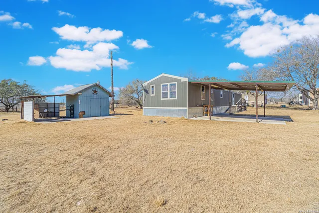 $264,900 | 18065 County Road 163, Elmendorf, TX 78112