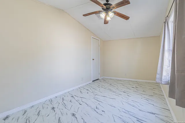 $264,900 | 18065 County Road 163, Elmendorf, TX 78112