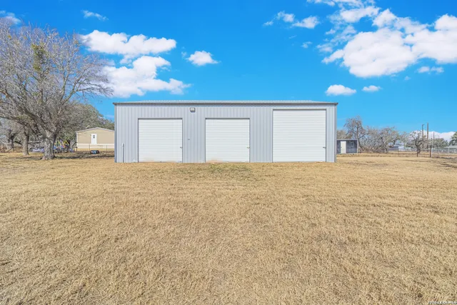 $264,900 | 18065 County Road 163, Elmendorf, TX 78112