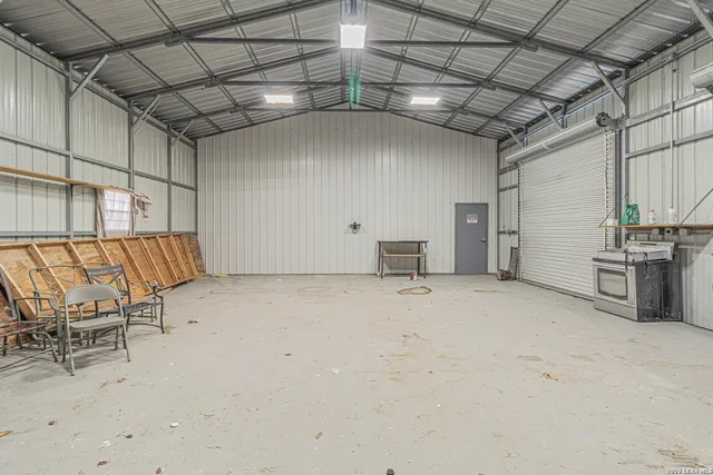 $264,900 | 18065 County Road 163, Elmendorf, TX 78112