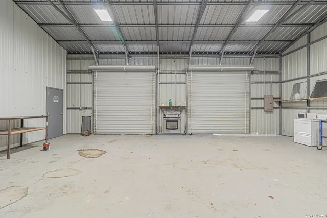 $264,900 | 18065 County Road 163, Elmendorf, TX 78112