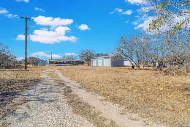 $264,900 | 18065 County Road 163, Elmendorf, TX 78112