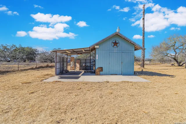 $264,900 | 18065 County Road 163, Elmendorf, TX 78112